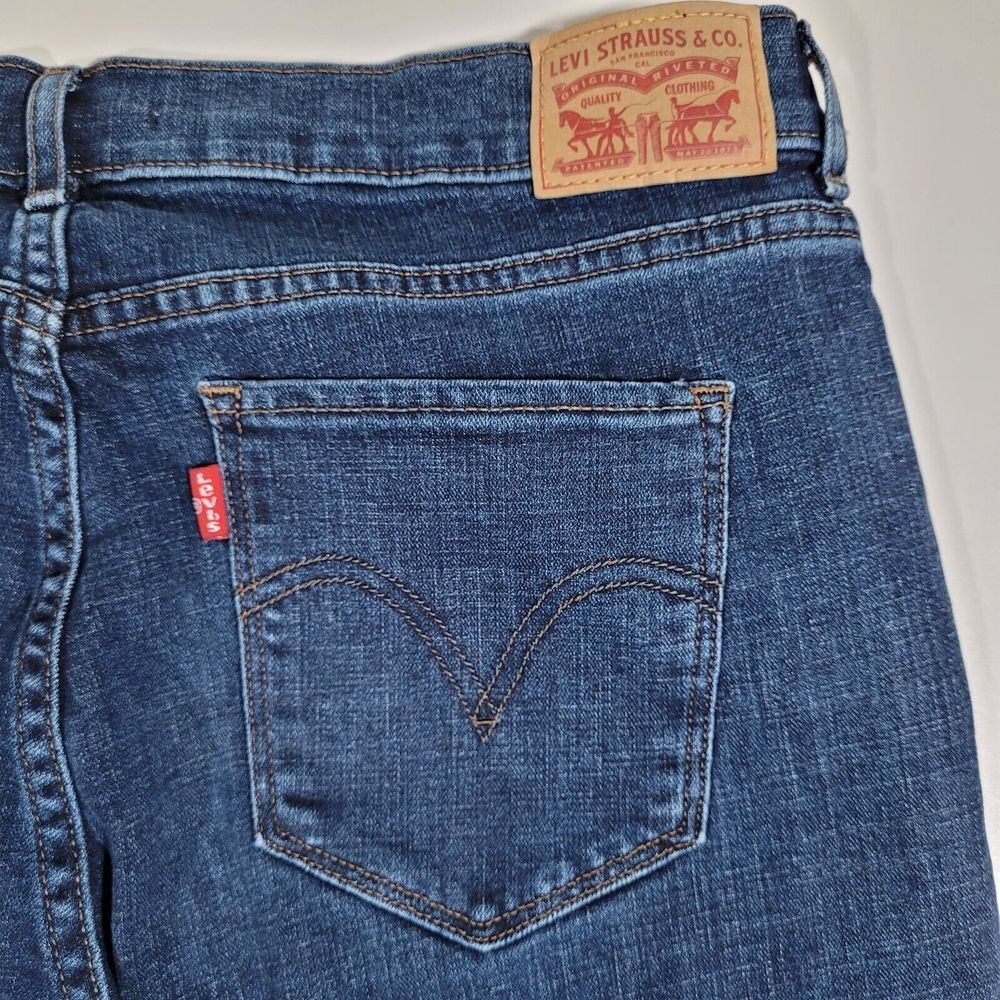 Levi's Classic Capri Jeans - Women's Blue Denim Straight Leg Comfort Fit Size 32 - Picture 10 of 11